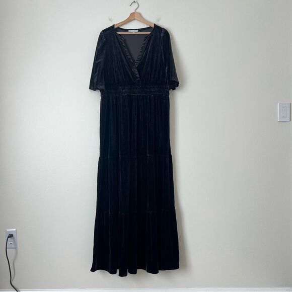 Baltic Born Artemis Tiered Velvet Maxi Dress in Black Plus Size 3X - Picture 4 of 9